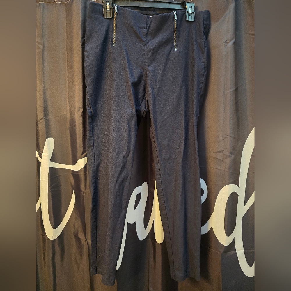 Calvin Klein Medium Pull On Capri